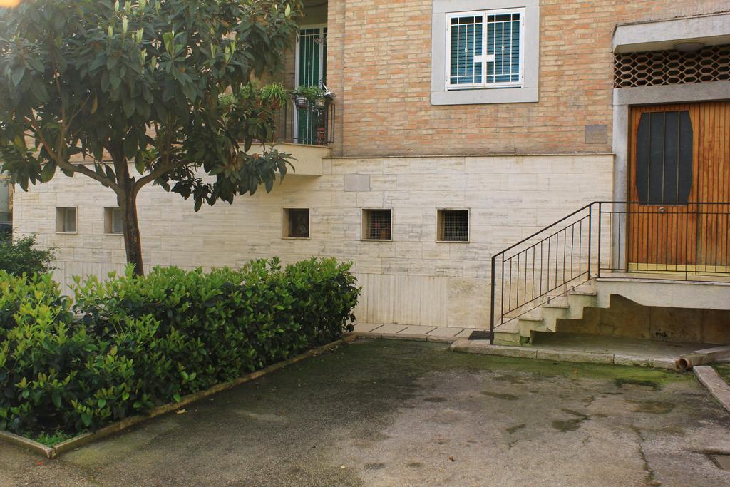 B&B Il Giardino In Citta - Parcheggio Privato Gratuito Foggia Eksteriør bilde