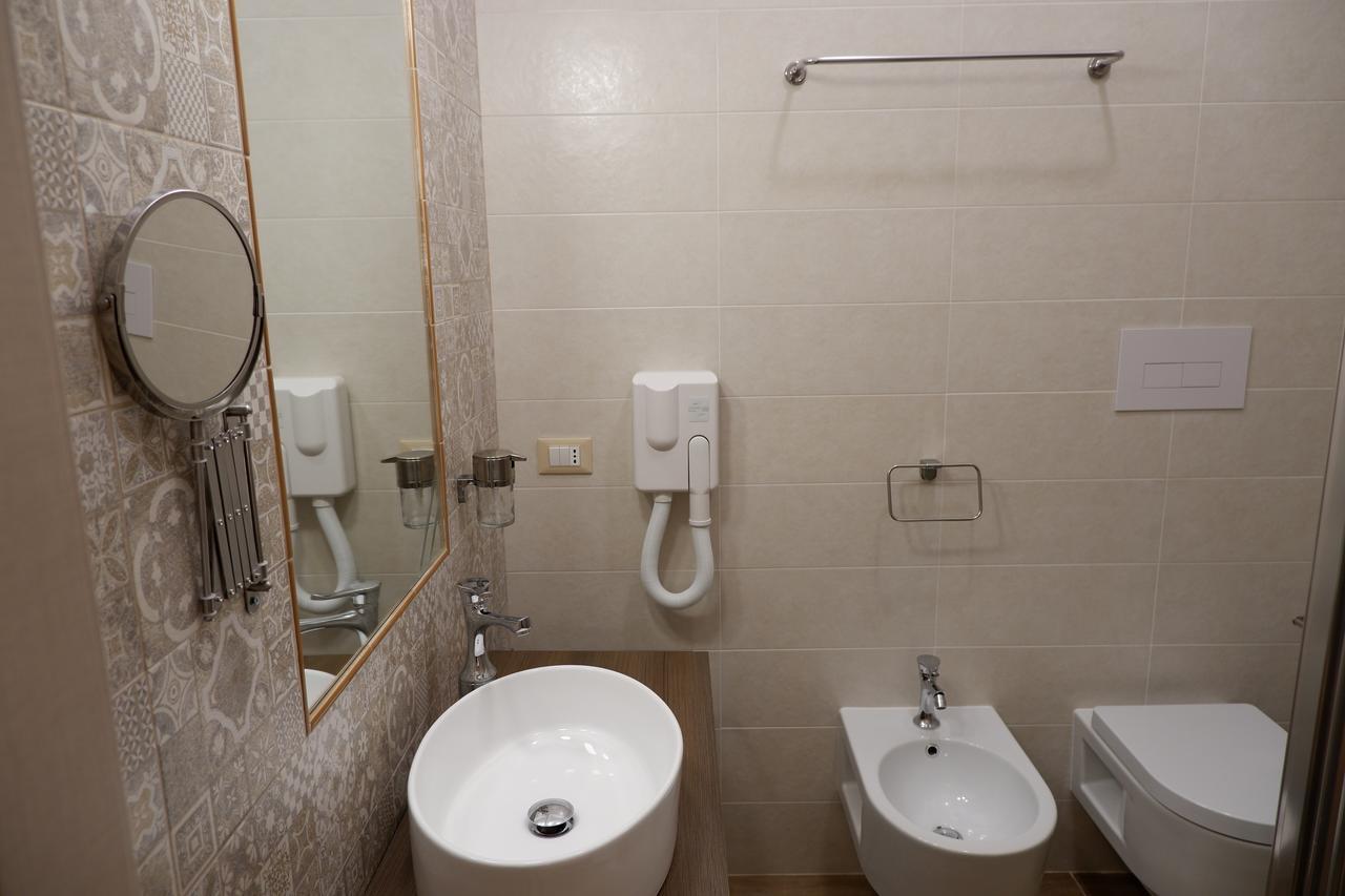 B&B Il Giardino In Citta - Parcheggio Privato Gratuito Foggia Eksteriør bilde