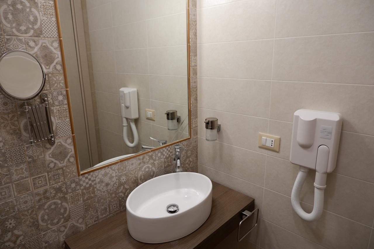 B&B Il Giardino In Citta - Parcheggio Privato Gratuito Foggia Eksteriør bilde