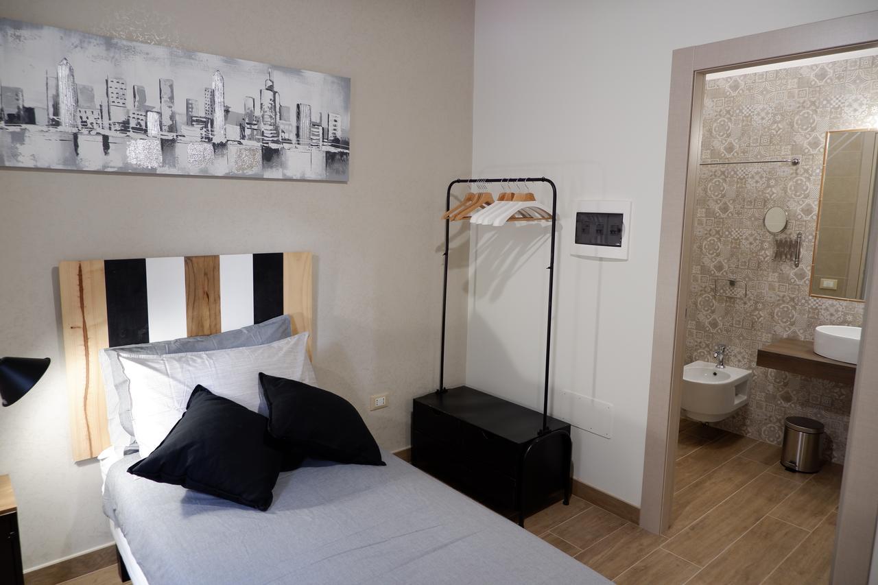 B&B Il Giardino In Citta - Parcheggio Privato Gratuito Foggia Eksteriør bilde